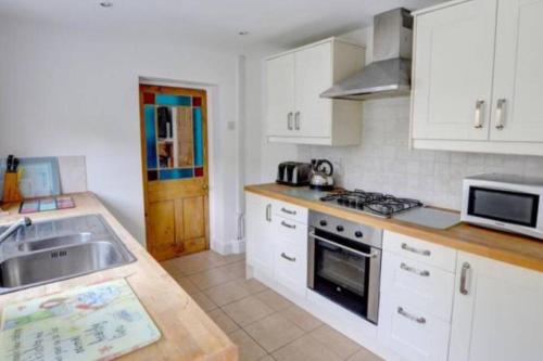 Taffs Well Cottage in Tongwynlais / Coryton Taffs Well Cottage in Tongwynlais / Coryton