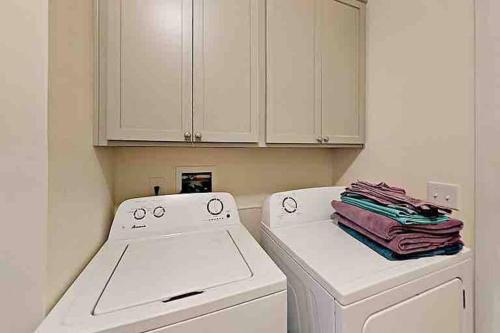 Serenity Views Luxury - Close to City & Parkway! in מריון(אן סי) Serenity Views Luxury - Close to City & Parkway! in מריון(אן סי)