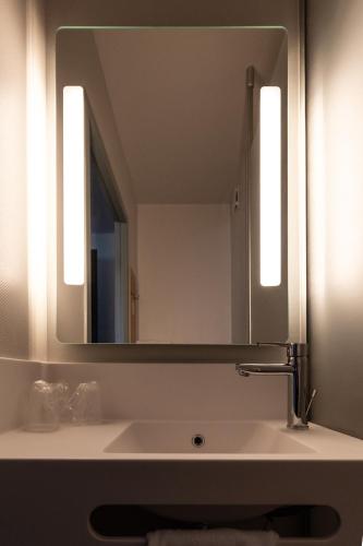 Baño, B&B HOTEL Troyes Magasins d'usine in Troyes Baño, B&B HOTEL Troyes Magasins d'usine in Troyes