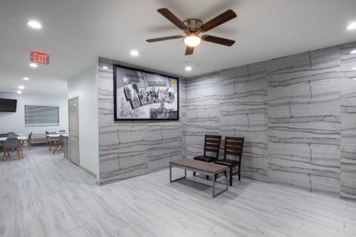 Lobby, Super 8 by Wyndham Humble/Houston in East Houston Lobby, Super 8 by Wyndham Humble/Houston in East Houston