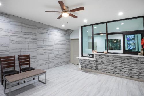 Lobby, Super 8 by Wyndham Humble/Houston in East Houston Lobby, Super 8 by Wyndham Humble/Houston in East Houston