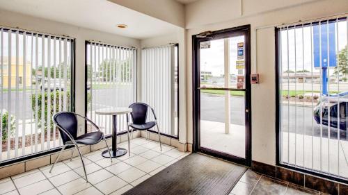 Lobi, Motel 6-Norfolk, VA in Norfolk (VA) Lobi, Motel 6-Norfolk, VA in Norfolk (VA)