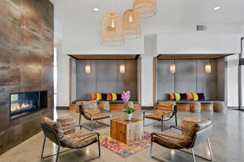 Lobby, Hotel Indigo Everett - Waterfront Place in Everett (WA) Lobby, Hotel Indigo Everett - Waterfront Place in Everett (WA)