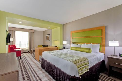 La Quinta Inn & Suites by Wyndham Paducah in Paducah (KY) La Quinta Inn & Suites by Wyndham Paducah in Paducah (KY)