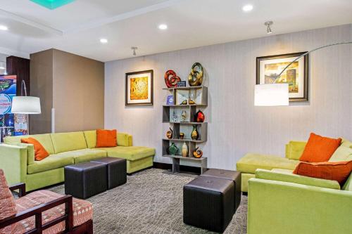 Lobi, La Quinta Inn & Suites by Wyndham Paducah in Paducah (KY) Lobi, La Quinta Inn & Suites by Wyndham Paducah in Paducah (KY)