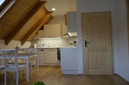 kuhinja, Apartmany u vlcich jam in Petrovice U Susice kuhinja, Apartmany u vlcich jam in Petrovice U Susice