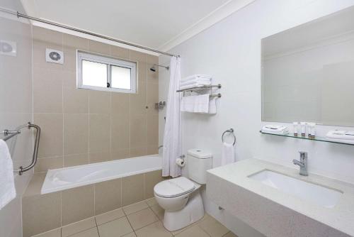 Bathroom, Best Western Casula Motor Inn in Liverpool Bathroom, Best Western Casula Motor Inn in Liverpool