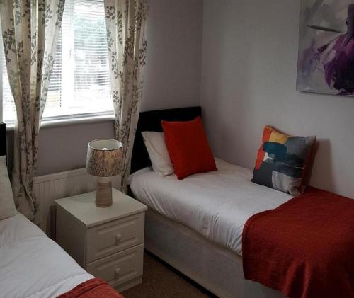 Ravenhill House - Huku Kwetu Luton & Dunstable Spacious 4 Bedroom Detached House -Free Parking-Field in Luton Airport Ravenhill House - Huku Kwetu Luton & Dunstable Spacious 4 Bedroom Detached House -Free Parking-Field in Luton Airport