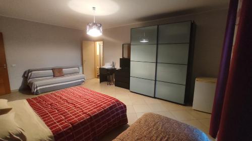 Villa Feluchia tra il mare e il vulcano in Ачіреалє Villa Feluchia tra il mare e il vulcano in Ачіреалє