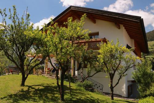 Garden, B&B Fruhlingsheim in Racines Garden, B&B Fruhlingsheim in Racines