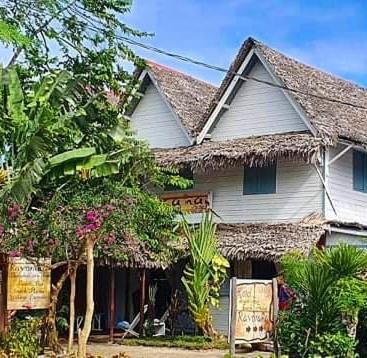 Eingang, Hotel ECOLODGE LE RAVORAHA in Ile Sainte Marie Eingang, Hotel ECOLODGE LE RAVORAHA in Ile Sainte Marie