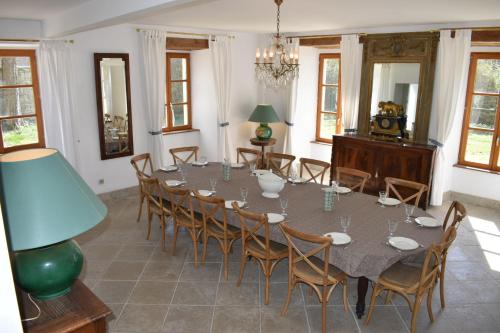 Létesítmények, Les Distinguées - L Ayral (Les Distinguees - L Ayral) in Laissac Létesítmények, Les Distinguées - L Ayral (Les Distinguees - L Ayral) in Laissac