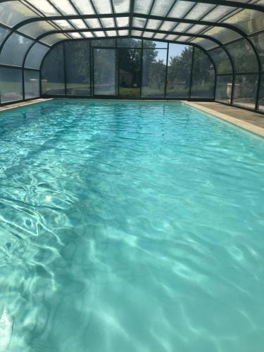 Úszómedence, Les Distinguées - L Ayral (Les Distinguees - L Ayral) in Laissac Úszómedence, Les Distinguées - L Ayral (Les Distinguees - L Ayral) in Laissac