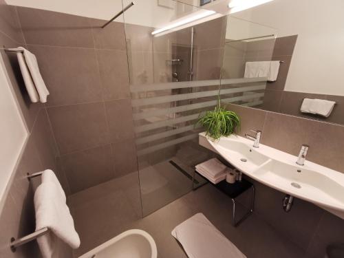 Fürdőszoba, Hotel Adria in Bolzano Fürdőszoba, Hotel Adria in Bolzano