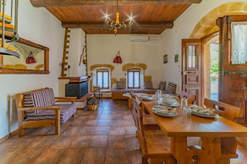 Villa Areti - Traditional Cozy Villa in Fres Villa Areti - Traditional Cozy Villa in Fres