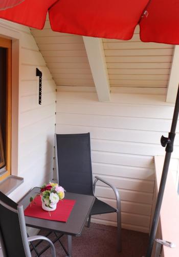 Erkély/terasz, Wohnung #6 mit Balkon in ruhiger aber zentrale Lage - Stadtbus vor der Tür! (Wohnung #6 mit Balkon in ruhiger aber zentrale Lage - Stadtbus vor der Tur!) in Lindau városközpont Erkély/terasz, Wohnung #6 mit Balkon in ruhiger aber zentrale Lage - Stadtbus vor der Tür! (Wohnung #6 mit Balkon in ruhiger aber zentrale Lage - Stadtbus vor der Tur!) in Lindau városközpont