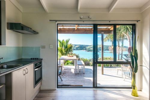 Sol Spa Oasis - Surfdale Holiday Home in Waiheke Island Sol Spa Oasis - Surfdale Holiday Home in Waiheke Island