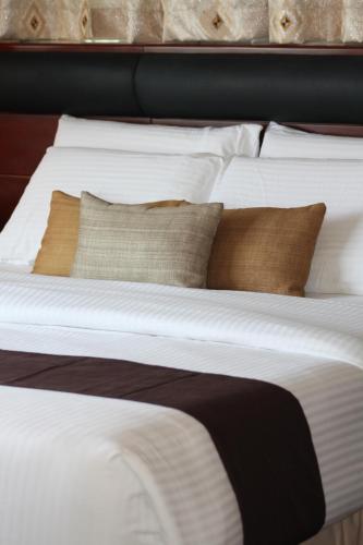 Bathroom, Allure Hotel & Suites in Mandaue City Bathroom, Allure Hotel & Suites in Mandaue City
