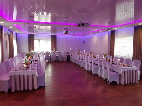 Sala de refeições, Route One - Restauracja & Pokoje Hotelowe in Zgierz Sala de refeições, Route One - Restauracja & Pokoje Hotelowe in Zgierz