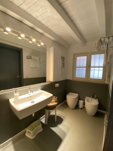 Bathroom, La Casetta del Porto in Sulzano Bathroom, La Casetta del Porto in Sulzano