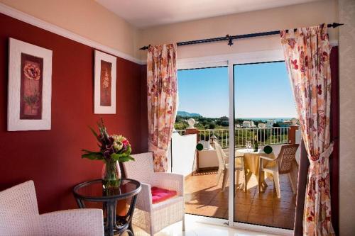 Los Arcos in Pusat Bandar Nerja Los Arcos in Pusat Bandar Nerja