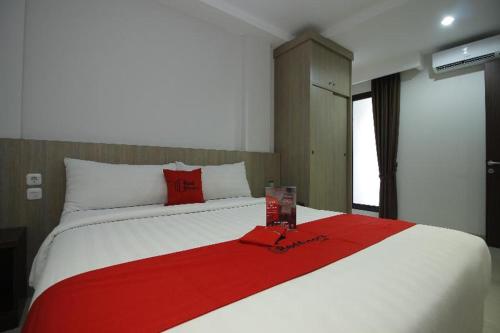 RedDoorz Plus @ TB Simatupang in Cilandak RedDoorz Plus @ TB Simatupang in Cilandak
