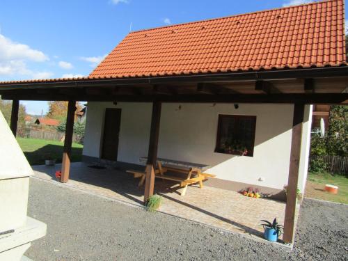 A szálláshely kívülről, rekreační dům levandule (rekreacni dum levandule) in Jince A szálláshely kívülről, rekreační dům levandule (rekreacni dum levandule) in Jince