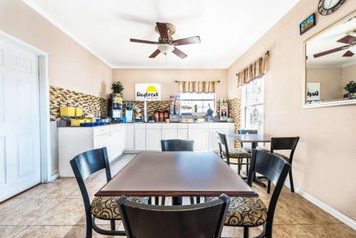 餐飲選擇, 基因斯維爾溫德姆戴斯酒店 (Days Inn by Wyndham Gainesville) in 蓋恩斯維爾(TX) 餐飲選擇, 基因斯維爾溫德姆戴斯酒店 (Days Inn by Wyndham Gainesville) in 蓋恩斯維爾(TX)