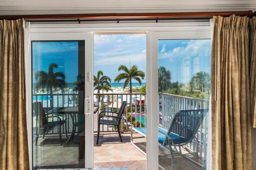 Balcony/terrace, Plaza Beach Hotel - Beachfront Resort in St. Pete Beach (FL) Balcony/terrace, Plaza Beach Hotel - Beachfront Resort in St. Pete Beach (FL)