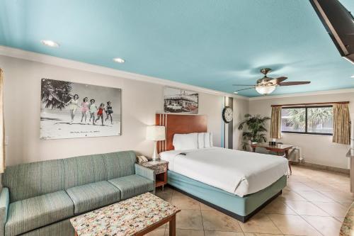 Plaza Beach Hotel - Beachfront Resort in St. Pete Beach (FL) Plaza Beach Hotel - Beachfront Resort in St. Pete Beach (FL)