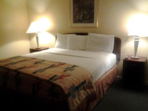 Budget Lodge Mount Dora in Mount Dora (FL) Budget Lodge Mount Dora in Mount Dora (FL)