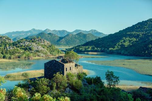 Hotel Dapčević (Hotel Dapcevic) in Cetinje Hotel Dapčević (Hotel Dapcevic) in Cetinje