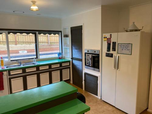 Kitchen, ADA Homestay in Doncaster Kitchen, ADA Homestay in Doncaster