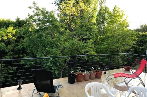 ระเบียง/ชานเรือน, ‘NEW’ Sunkissed Villa on the Old Hill in บาลาโตนัลมาดิ ระเบียง/ชานเรือน, ‘NEW’ Sunkissed Villa on the Old Hill in บาลาโตนัลมาดิ