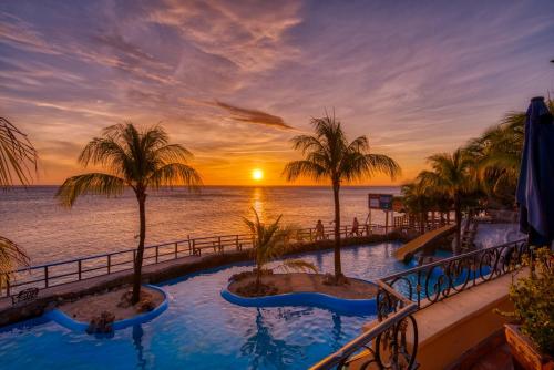 Caribe Tesoro in Roatan Island Caribe Tesoro in Roatan Island