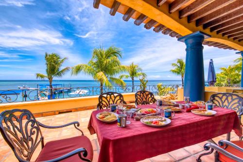 Caribe Tesoro in Roatan Island Caribe Tesoro in Roatan Island