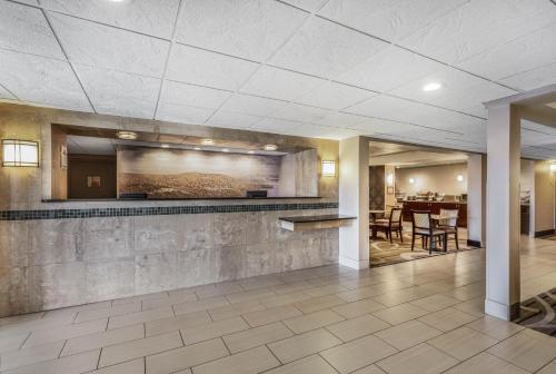 Lobby, La Quinta Inn by Wyndham Binghamton - Johnson City in Johnson City Lobby, La Quinta Inn by Wyndham Binghamton - Johnson City in Johnson City