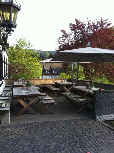 Erkély/terasz, Hotel & Gasthof Hubertushohe - Ihr Hotel fur Urlaub mit Hund in Schmallenberg Erkély/terasz, Hotel & Gasthof Hubertushohe - Ihr Hotel fur Urlaub mit Hund in Schmallenberg