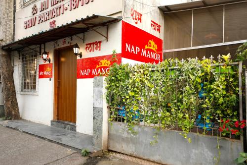 Entrance, Nap Manor Hostels in Mumbai Entrance, Nap Manor Hostels in Mumbai