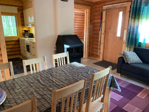 virtuvė, Lappalaisen lomamökit Mäntypirtti (Lappalaisen lomamokit Mantypirtti) in Imatra City Center virtuvė, Lappalaisen lomamökit Mäntypirtti (Lappalaisen lomamokit Mantypirtti) in Imatra City Center