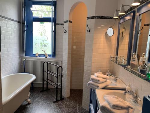 Baño, Het Twiscker Huys in Medemblik Baño, Het Twiscker Huys in Medemblik