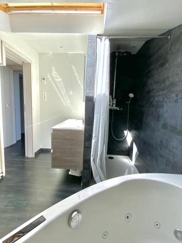 Hot tub, Le Bout du Monde in Saint Leonard Hot tub, Le Bout du Monde in Saint Leonard