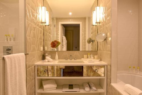 Hotel Chais Monnet & Spa in Cognac Hotel Chais Monnet & Spa in Cognac