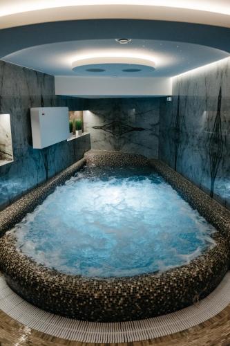 熱水浴缸, Bohema in 布比艾 熱水浴缸, Bohema in 布比艾