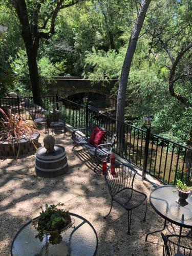 Glen Ellen Inn Secret Cottages in Glen Ellen (CA) Glen Ellen Inn Secret Cottages in Glen Ellen (CA)