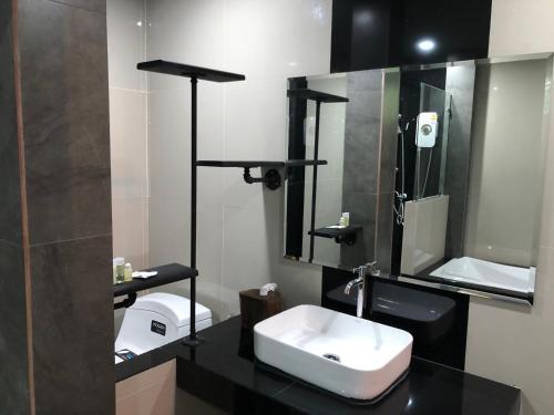 Banyo, Nao Ta Chuang in Thung Song Banyo, Nao Ta Chuang in Thung Song