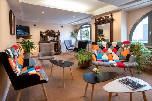 酒吧/高級酒吧, Hôtel Restaurant de la Poste et La Grange Détente, espace bien-être (Hotel Restaurant de la Poste et La Grange Detente, espace bien-etre) in 沙托納德朗東 酒吧/高級酒吧, Hôtel Restaurant de la Poste et La Grange Détente, espace bien-être (Hotel Restaurant de la Poste et La Grange Detente, espace bien-etre) in 沙托納德朗東