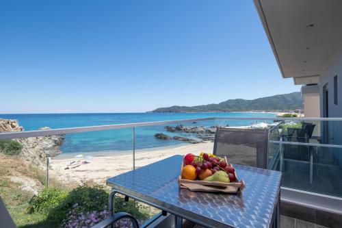 Erkély/terasz, Almare Seaside Studios & Suites - Sarti Sithonia in Kassandra Erkély/terasz, Almare Seaside Studios & Suites - Sarti Sithonia in Kassandra