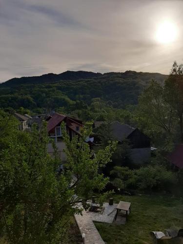 Mediu înconjurător, Cabana din livada in Pucioasa Mediu înconjurător, Cabana din livada in Pucioasa