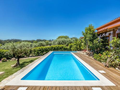 Kolam renang, Striking Holiday Home in Carcavelos in Batalha Kolam renang, Striking Holiday Home in Carcavelos in Batalha